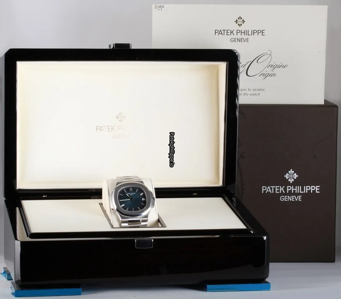 Alternative view of Patek Philippe Nautilus 5711/1a-010 40MM Steel Case Automatic