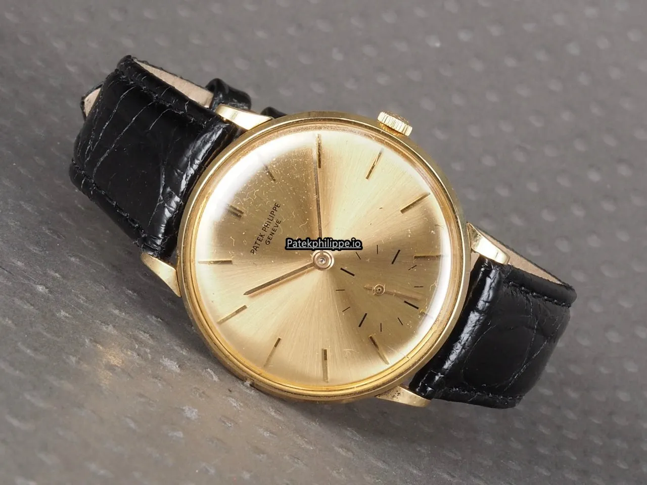 Alternative view of Patek Philippe Calatrava 3420 Yellow Gold Case Manual Winding