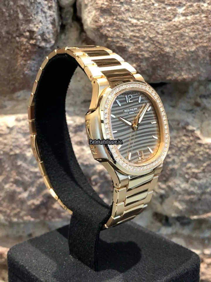 Alternative view of Patek Philippe Nautilus 7118/1r-010 35.2MM Rose Gold Case Automatic