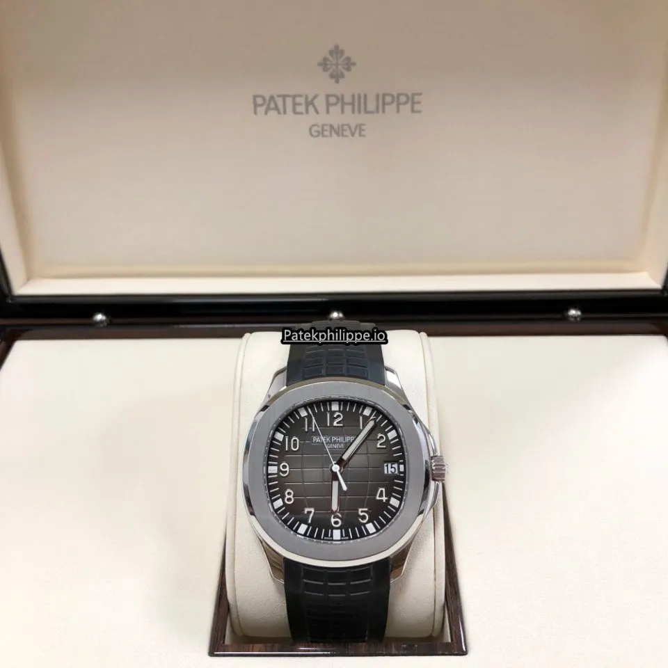 Alternative view of Patek Philippe Aquanaut 5167a-001 40MM Steel Case Automatic