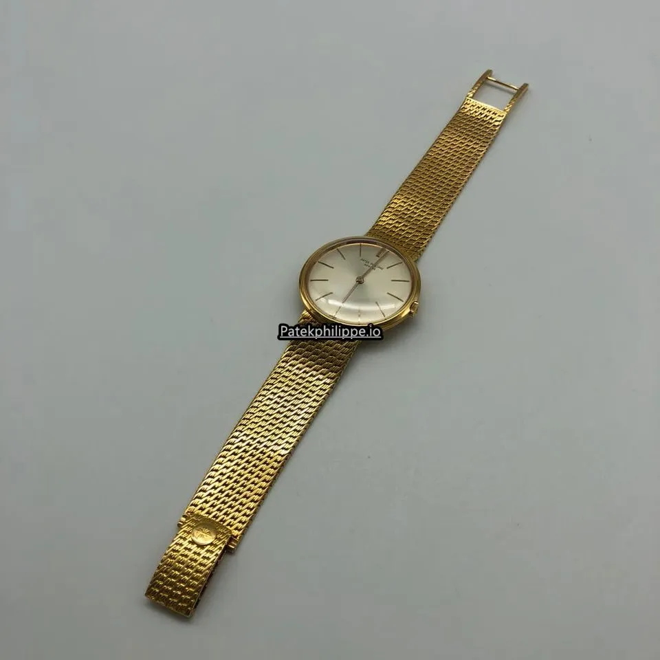 Alternative view of Patek Philippe Calatrava Yellow Gold Case Manual Winding