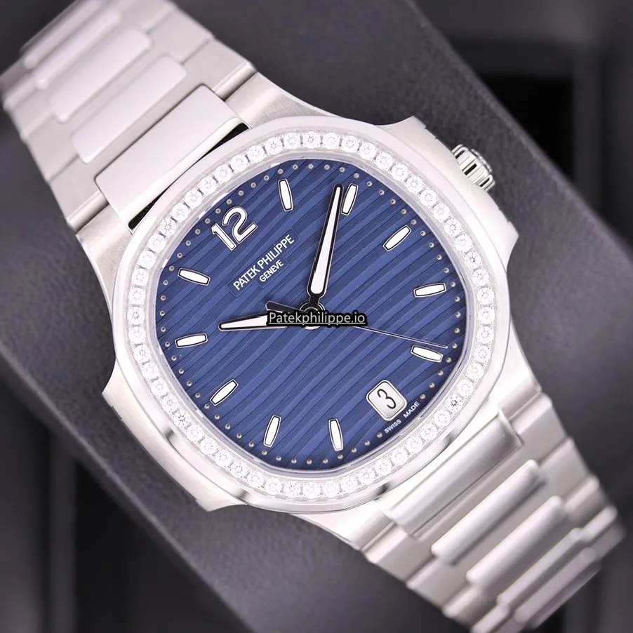 Alternative view of Patek Philippe Nautilus 7118/1200a-001 35.2MM Steel Case Automatic