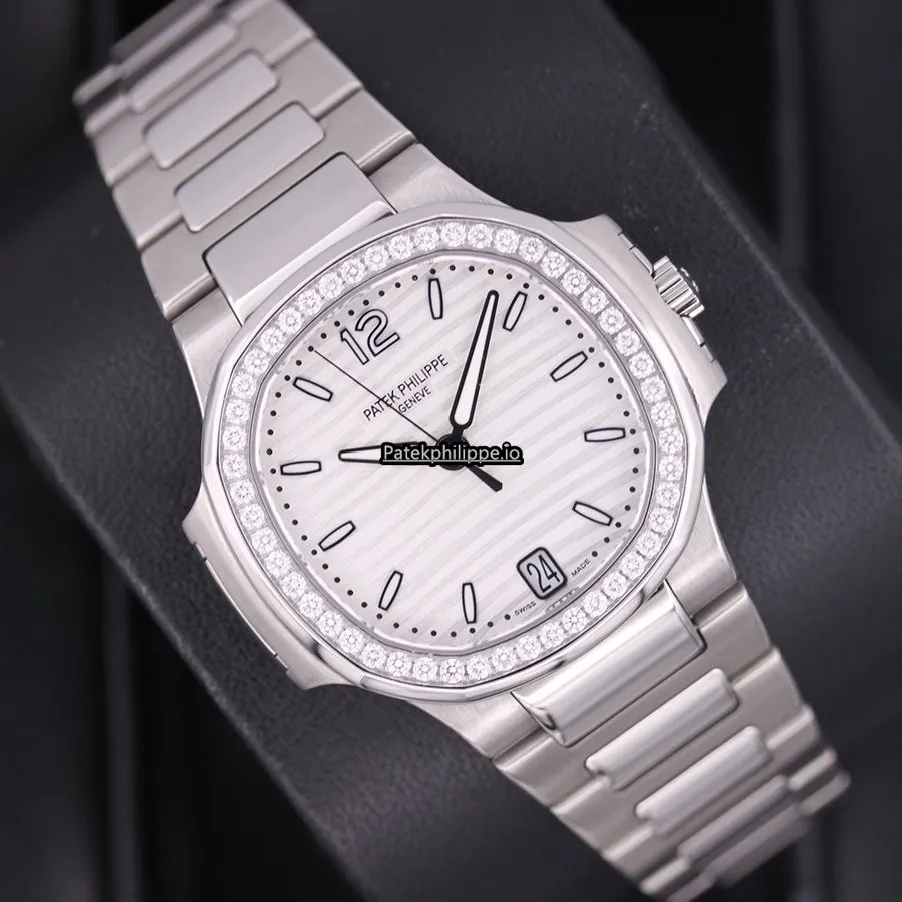 Alternative view of Patek Philippe Nautilus 7118/1200a-010 35.2MM Steel Case Automatic
