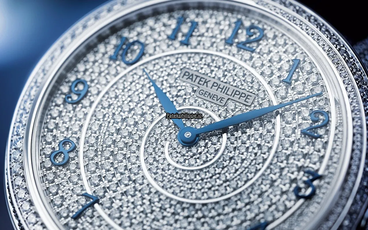 Alternative view of Patek Philippe Calatrava 4978/400g-001 White Gold Case Automatic