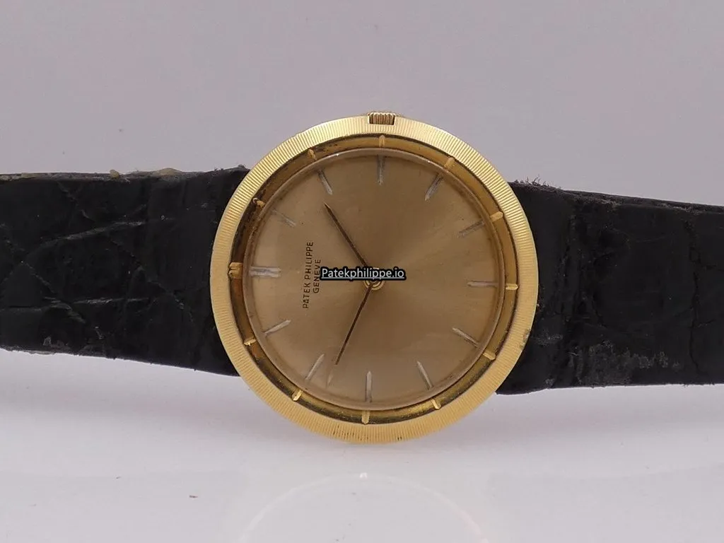 Alternative view of Patek Philippe Calatrava 3457 29MM Yellow Gold Case Manual Winding