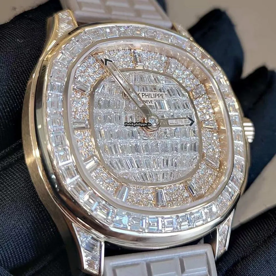 Alternative view of Patek Philippe Aquanaut 5062/450r-001 38.8MM Rose Gold Case Automatic