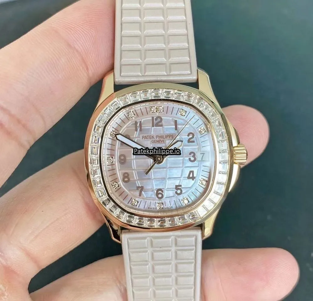 Patek Philippe Aquanaut 5072r-001 35.6MM Rose Gold Case Automatic