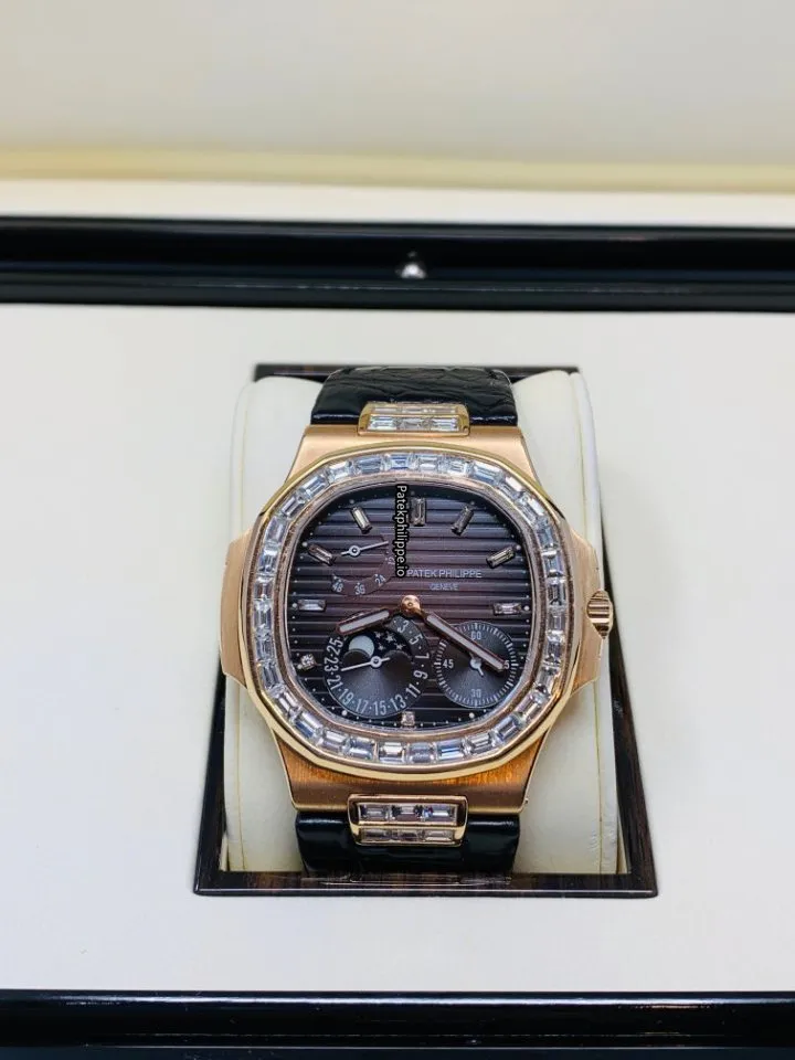 Patek Philippe Nautilus 5712r-001 40x38MM Rose Gold Case Automatic