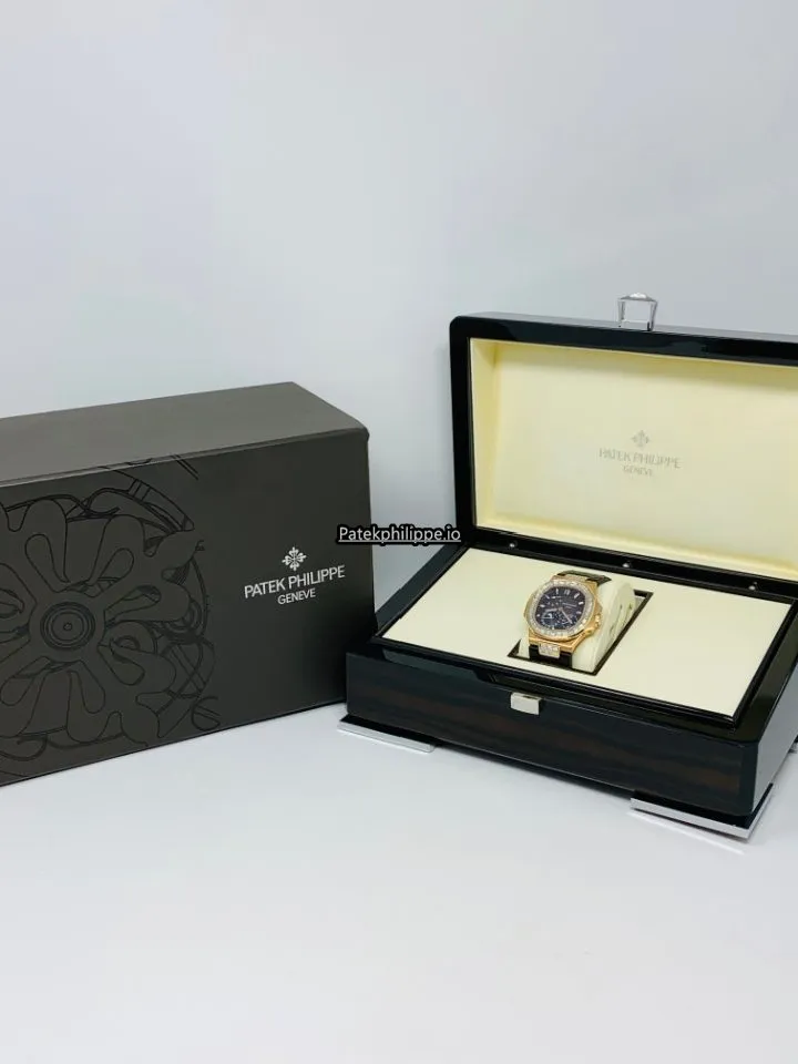 Alternative view of Patek Philippe Nautilus 5712r-001 40x38MM Rose Gold Case Automatic