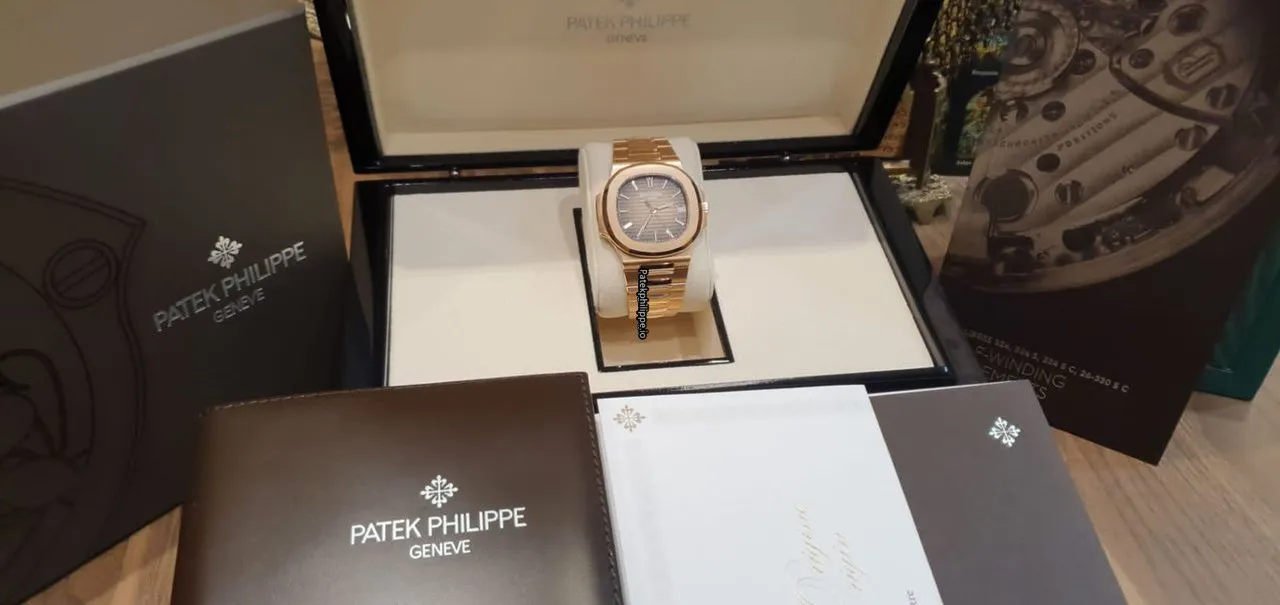 Alternative view of Patek Philippe Nautilus 5711r-001 40MM Rose Gold Case Automatic