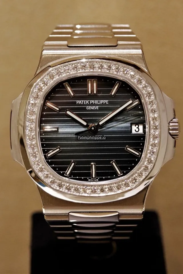 Patek Philippe Nautilus 5713/1g-010 White Gold Case Automatic