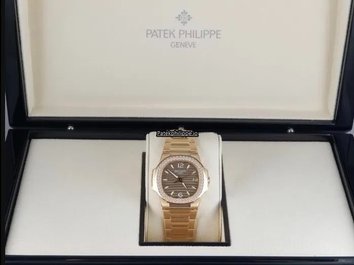 Patek Philippe Nautilus 7010/1r-012 32MM Rose Gold Case Quartz