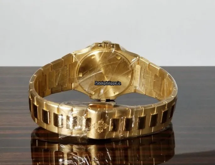 Alternative view of Patek Philippe Nautilus 7010/1r-012 32MM Rose Gold Case Quartz