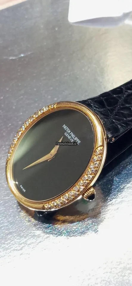 Patek Philippe Golden Ellipse 4310 29,30x24,50MM Yellow Gold Case Manual Winding