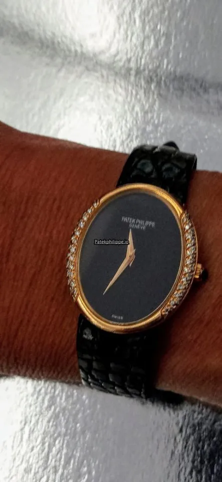 Alternative view of Patek Philippe Golden Ellipse 4310 29,30x24,50MM Yellow Gold Case Manual Winding