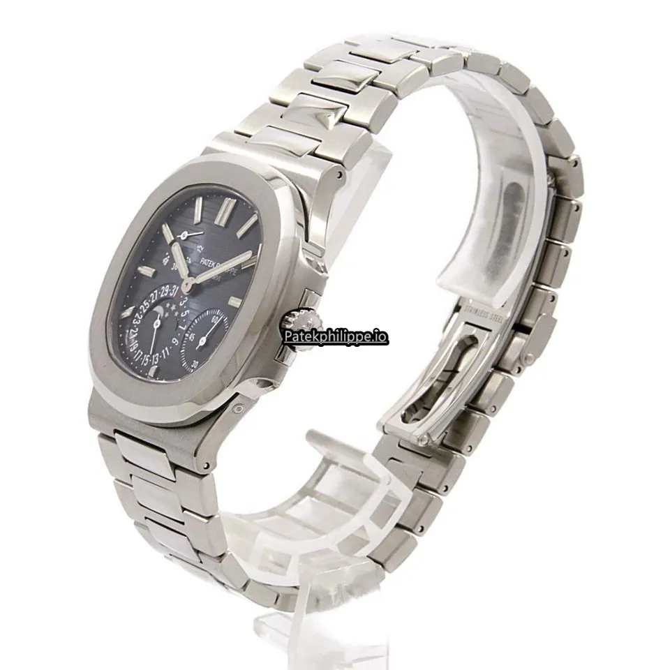 Alternative view of Patek Philippe Nautilus 5712/1a-001 Automatic