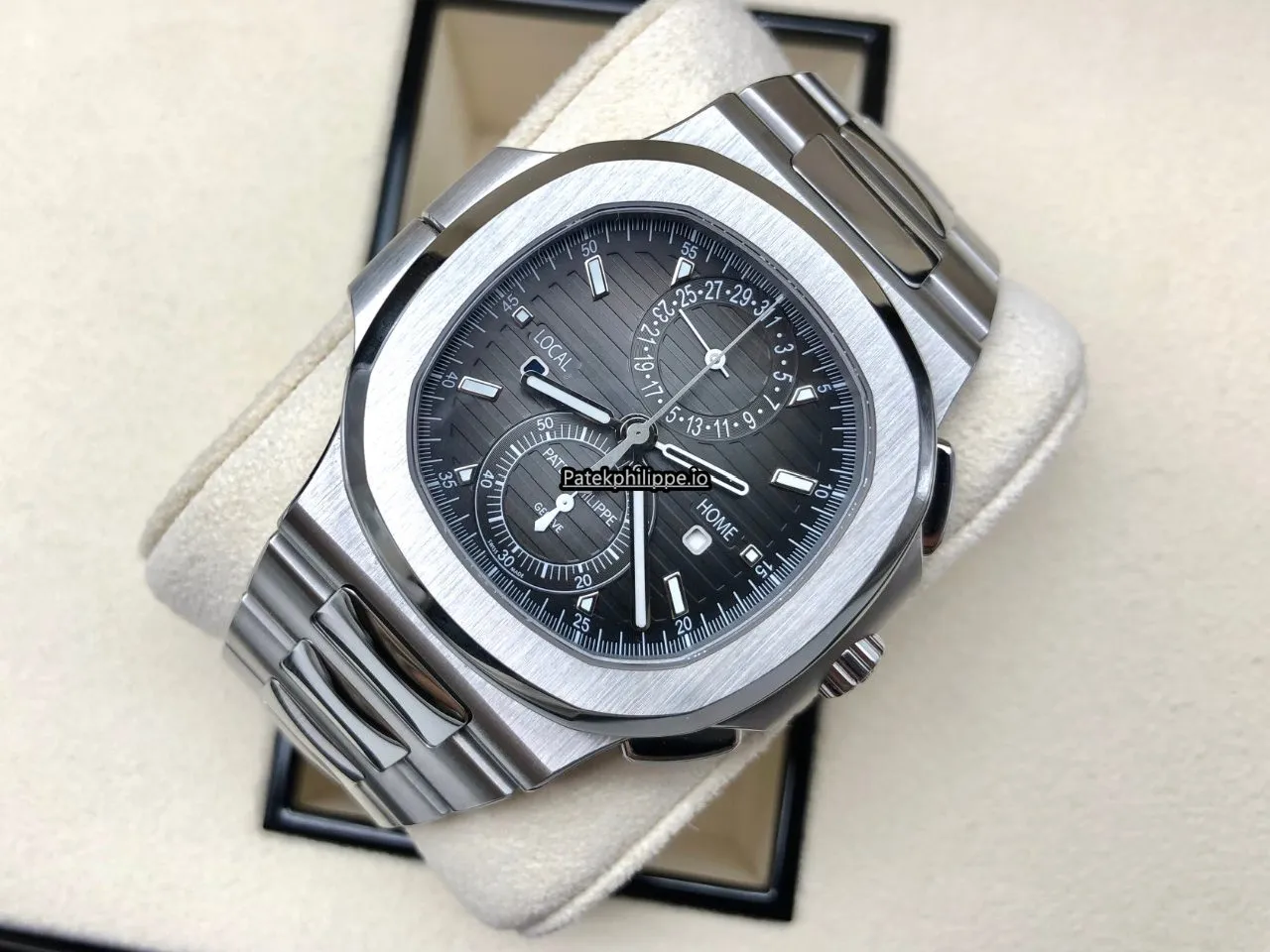 Patek Philippe Nautilus 5990/1a-001 40.5MM Steel Case Automatic