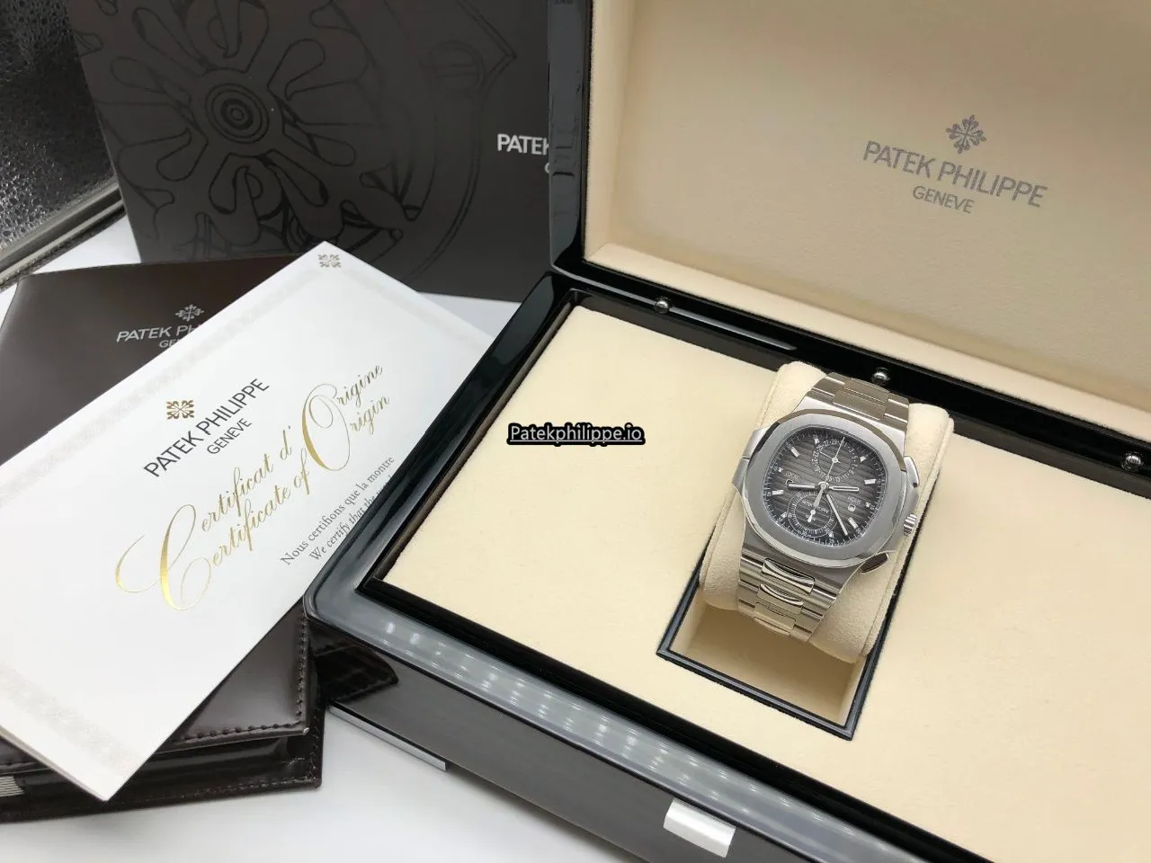 Alternative view of Patek Philippe Nautilus 5990/1a-001 40.5MM Steel Case Automatic