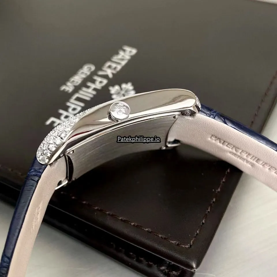 Alternative view of Patek Philippe Gondolo 4972g-001 27.4x39.7MM White Gold Case Quartz