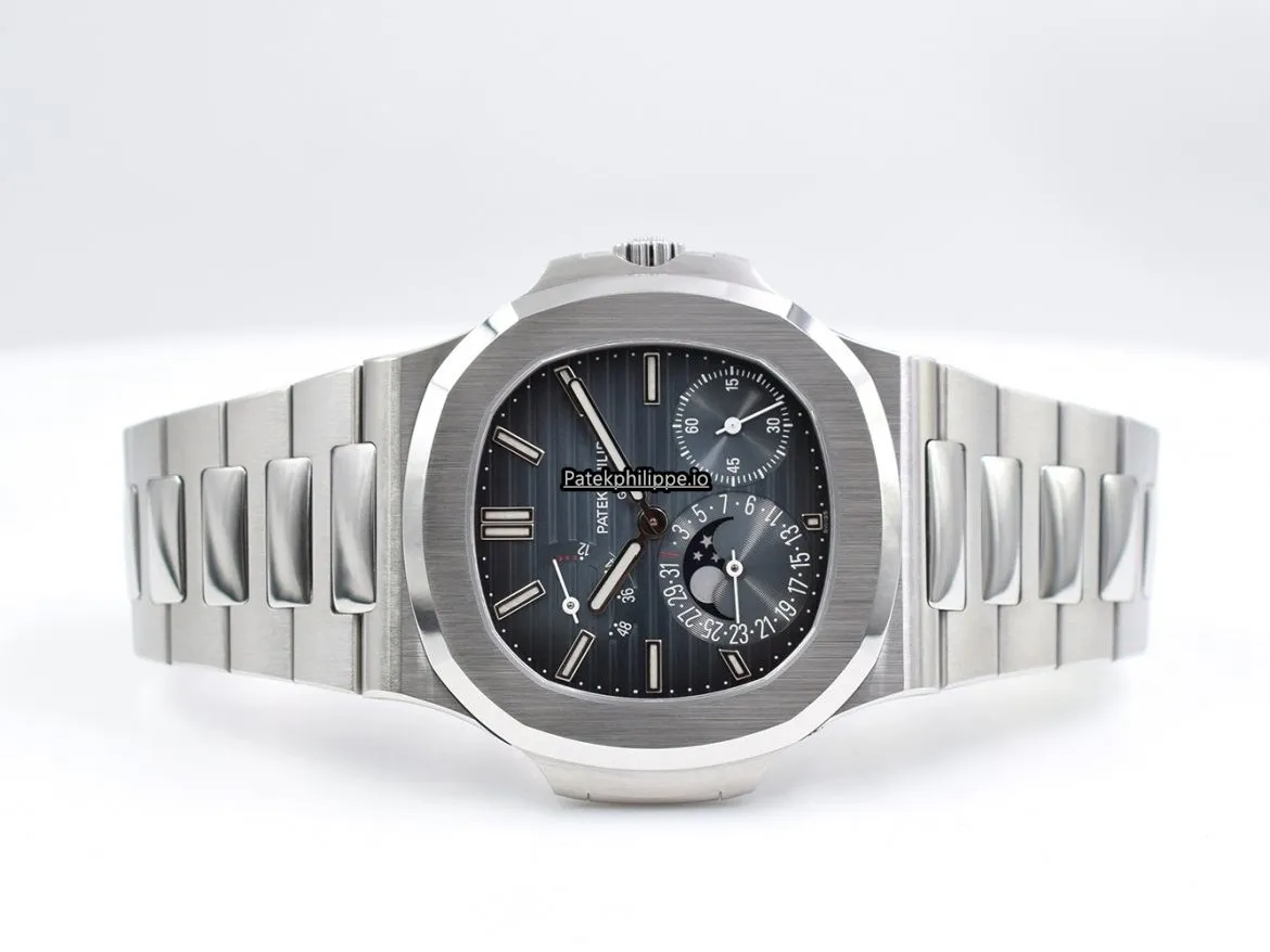 Alternative view of Patek Philippe Nautilus 5712/1a-001 Automatic