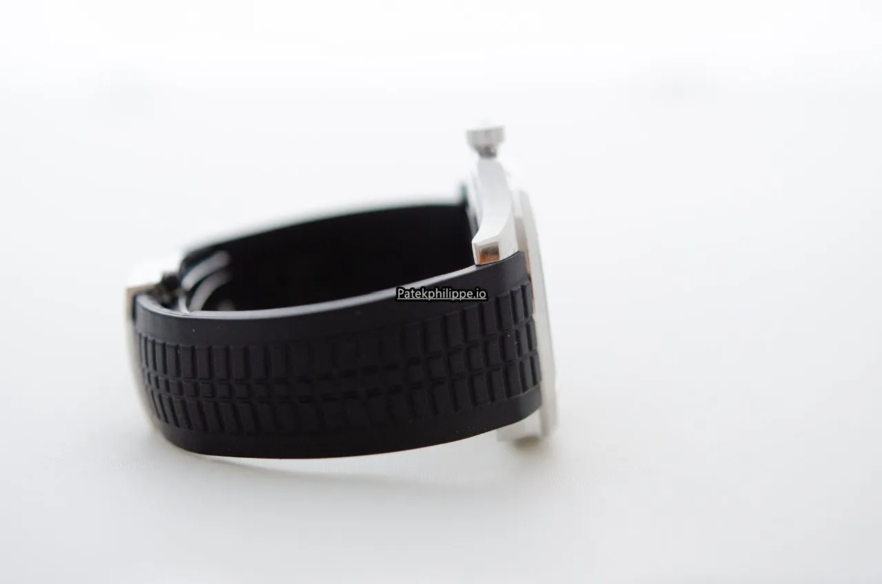 Alternative view of Patek Philippe Aquanaut 5167a-001 40MM Steel Case Automatic
