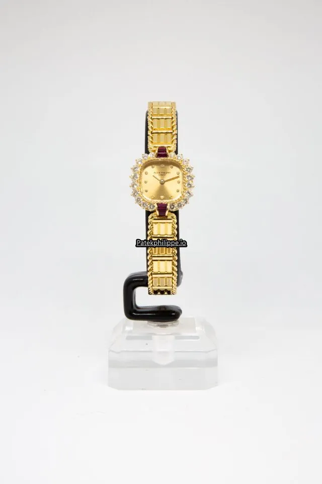 Alternative view of Patek Philippe Vintage Jan-21 23MM Yellow Gold Case Quartz
