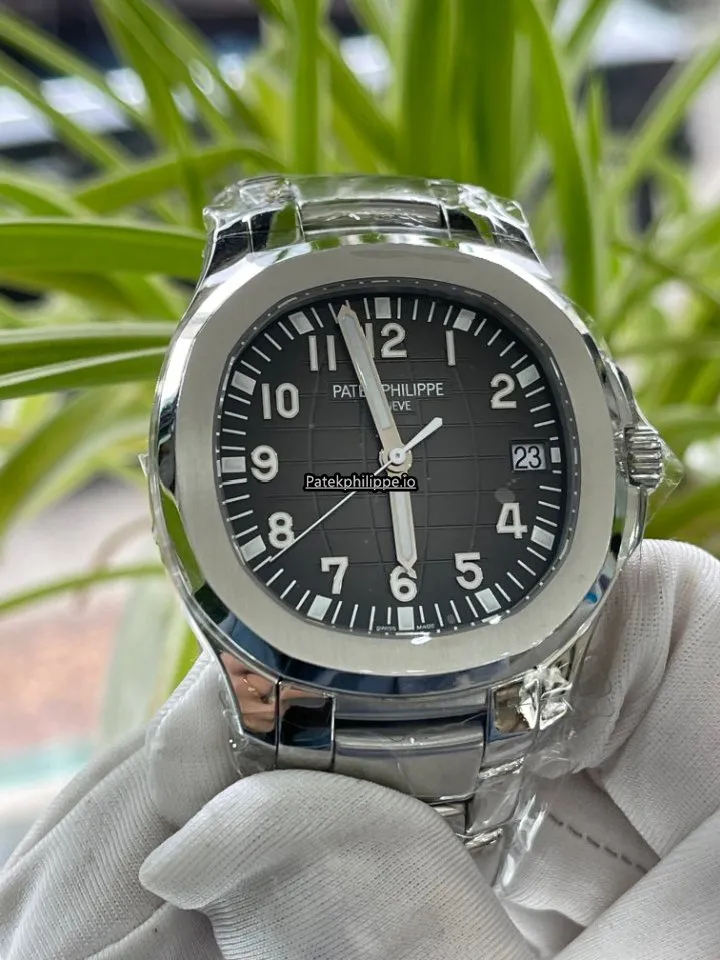 Alternative view of Patek Philippe Aquanaut 5167/1a-001 40MM Steel Case Automatic