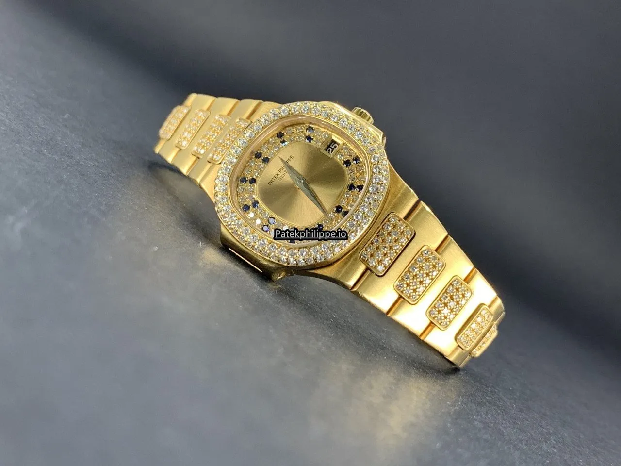 Alternative view of Patek Philippe Nautilus 4700/105 27MM Yellow Gold Case Quartz