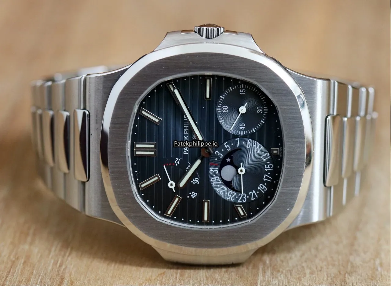 Patek Philippe Nautilus 5712/1a-001 40x38MM Steel Case Automatic