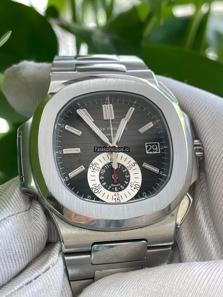 Alternative view of Patek Philippe Nautilus 5980/1a-014 40.5MM Steel Case Automatic