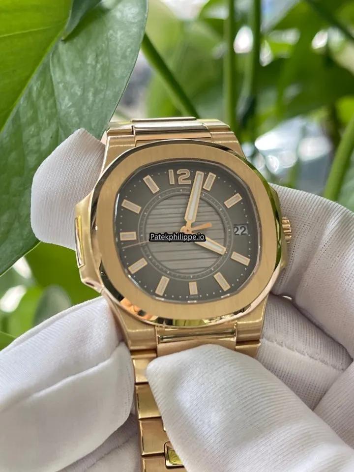 Alternative view of Patek Philippe Nautilus 7011/1r-010 Rose Gold Case Quartz