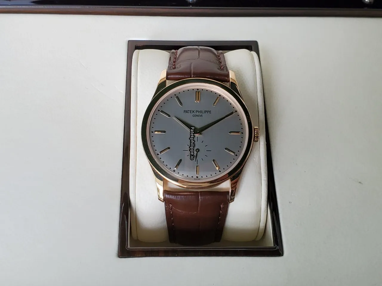 Patek Philippe Calatrava 5196r-001 37MM Rose Gold Case Manual Winding