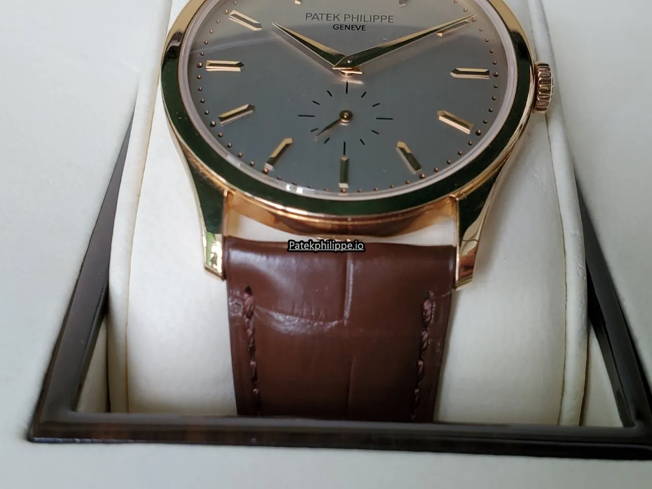 Alternative view of Patek Philippe Calatrava 5196r-001 37MM Rose Gold Case Manual Winding