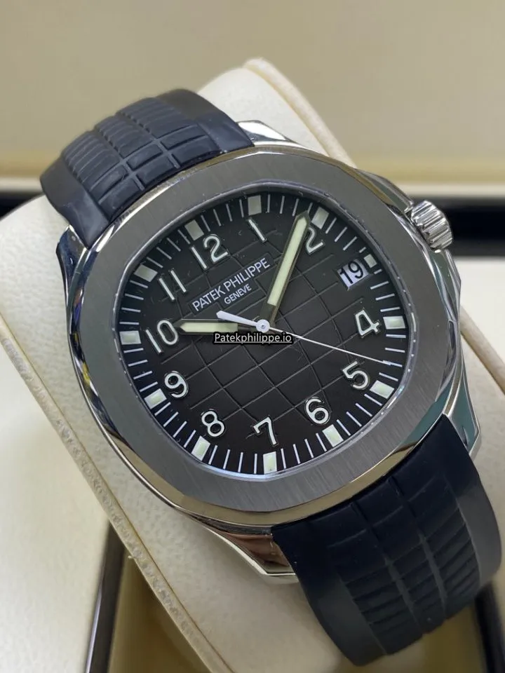 Alternative view of Patek Philippe Aquanaut 5167a-001 40MM Steel Case Automatic