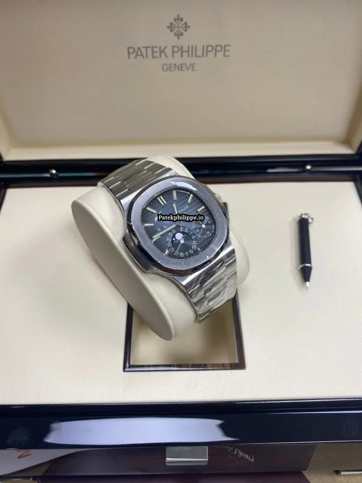 Patek Philippe Nautilus 5712/1a-001 40x38MM Steel Case Automatic