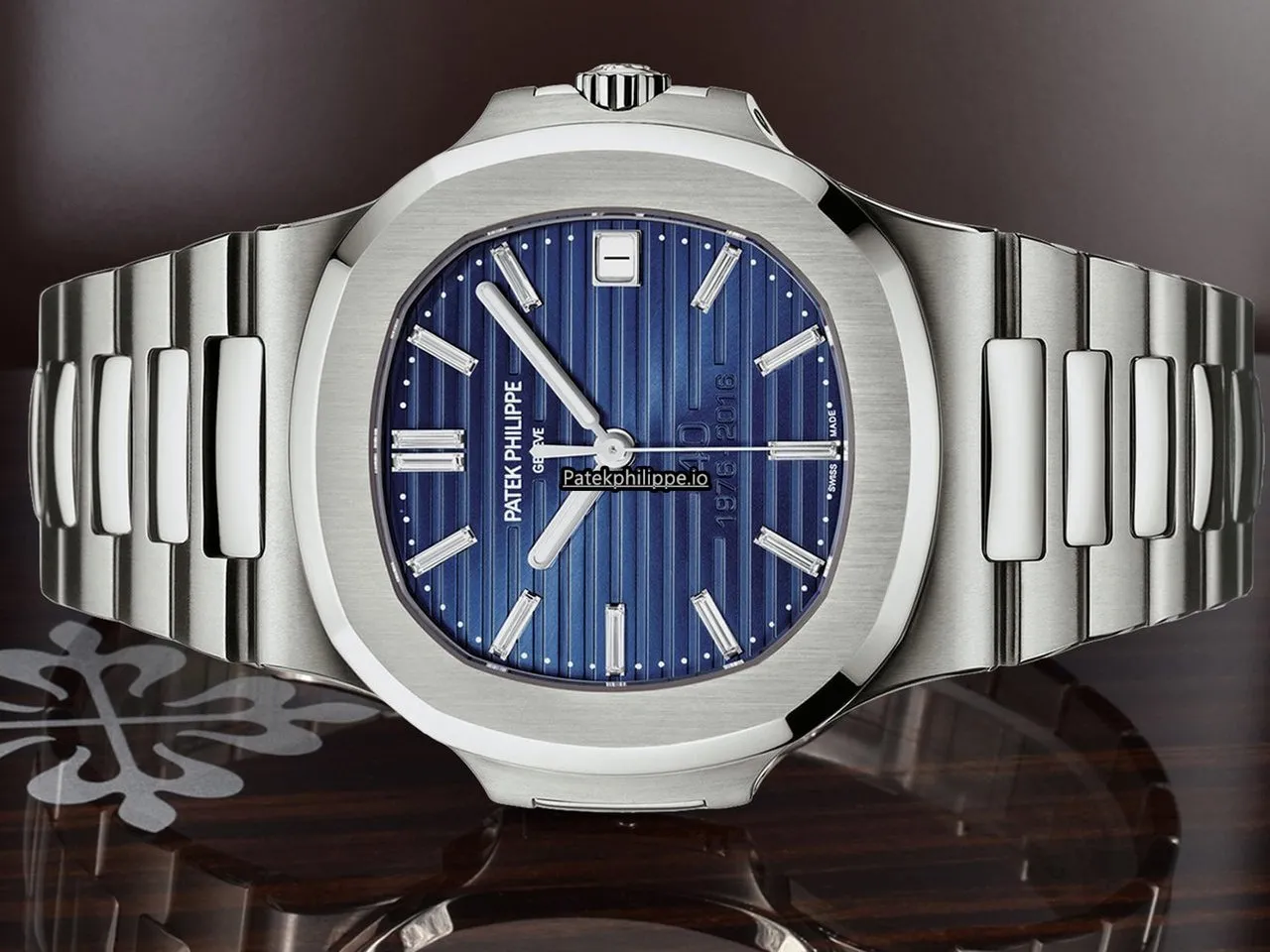 Alternative view of Patek Philippe Nautilus 5711/1p-001 40MM Platinum Case Automatic