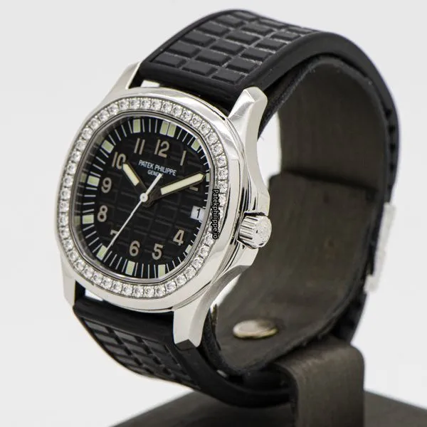 Alternative view of Patek Philippe Aquanaut 5067a-001 35.6MM Steel Case Quartz