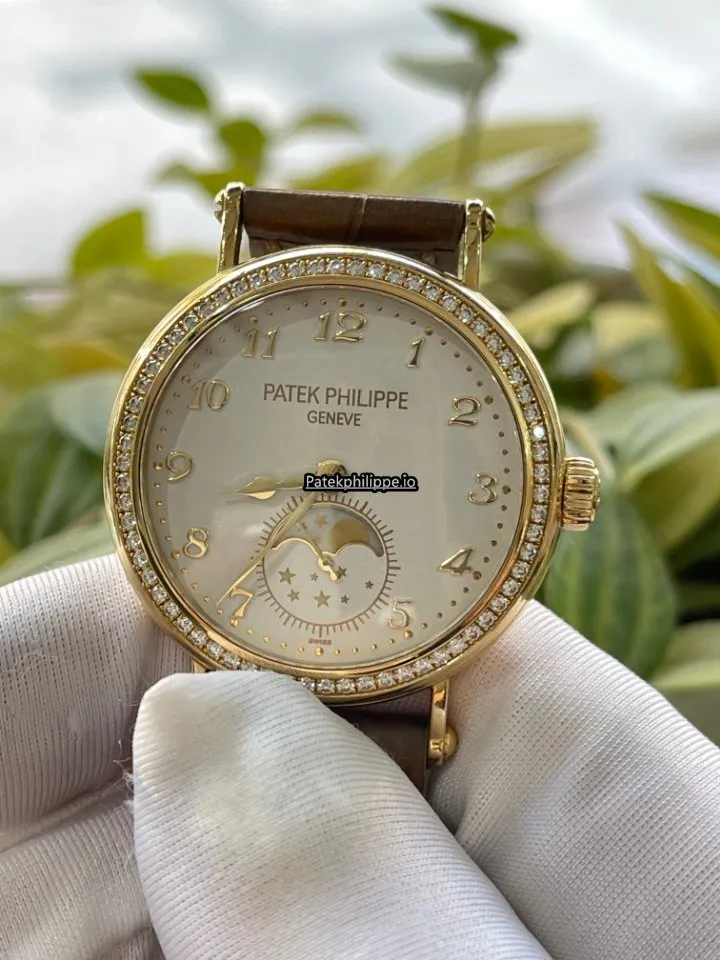 Patek Philippe Complications 7121/1j-001 33MM Yellow Gold Case Manual Winding