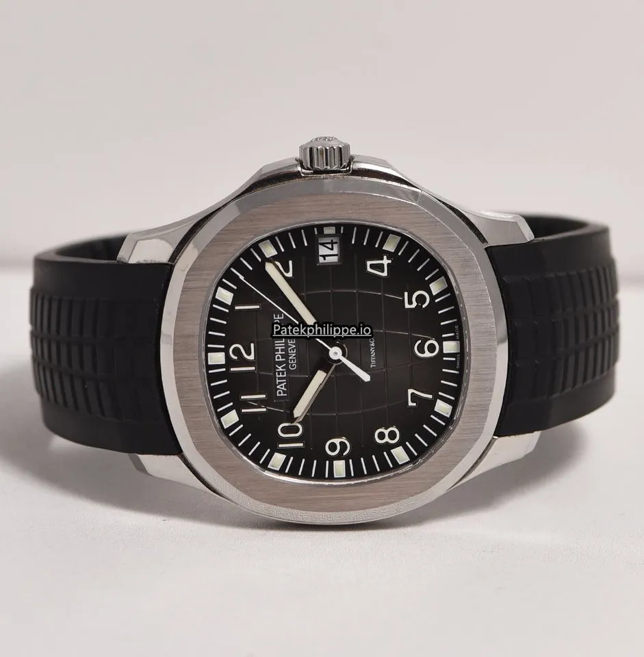 Alternative view of Patek Philippe Aquanaut 5167a-001 40MM Steel Case Automatic