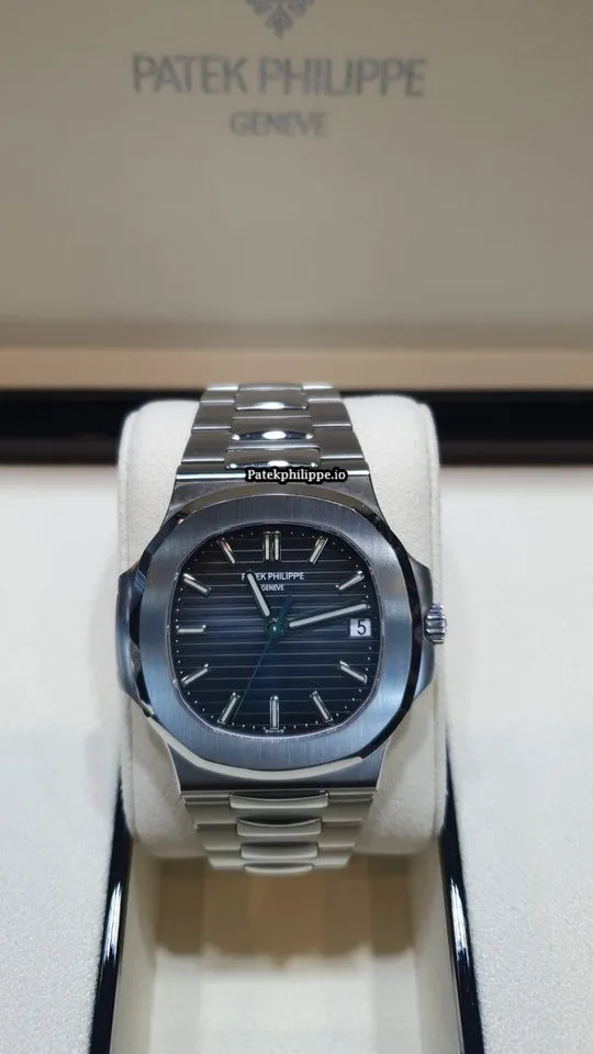 Patek Philippe Nautilus 5711/1a-010 40x38MM Steel Case Automatic