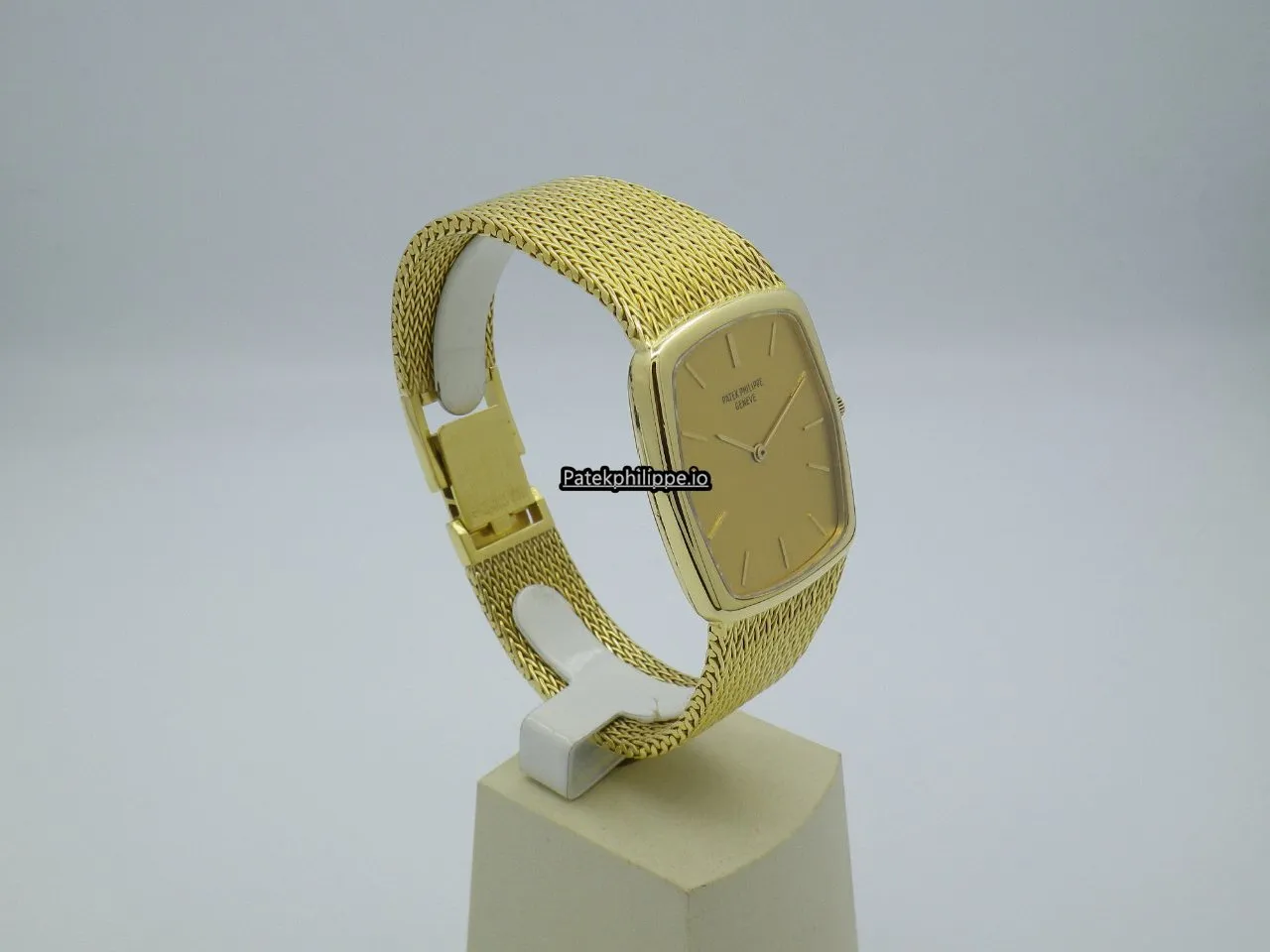Alternative view of Patek Philippe 27x32MM Yellow Gold Case Quartz