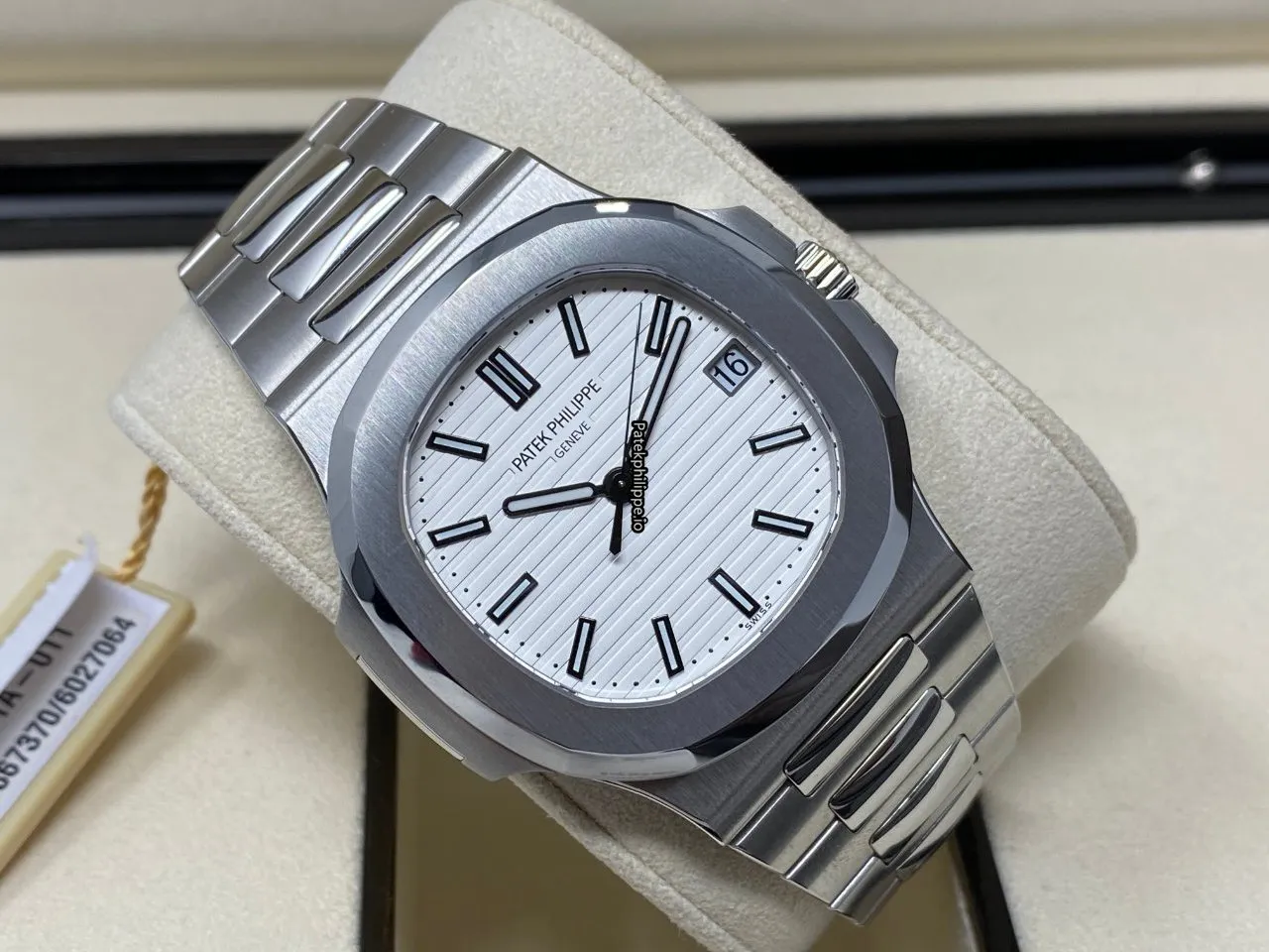 Patek Philippe Nautilus 5711/1a-011 40x38MM Steel Case Automatic