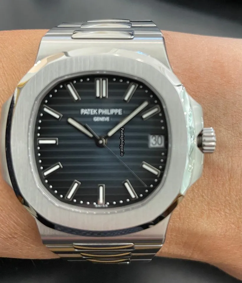 Patek Philippe Nautilus 5711/1a-010 40x38MM Steel Case Automatic