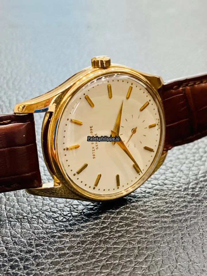Alternative view of Patek Philippe Calatrava 2526 35MM Yellow Gold Case Automatic