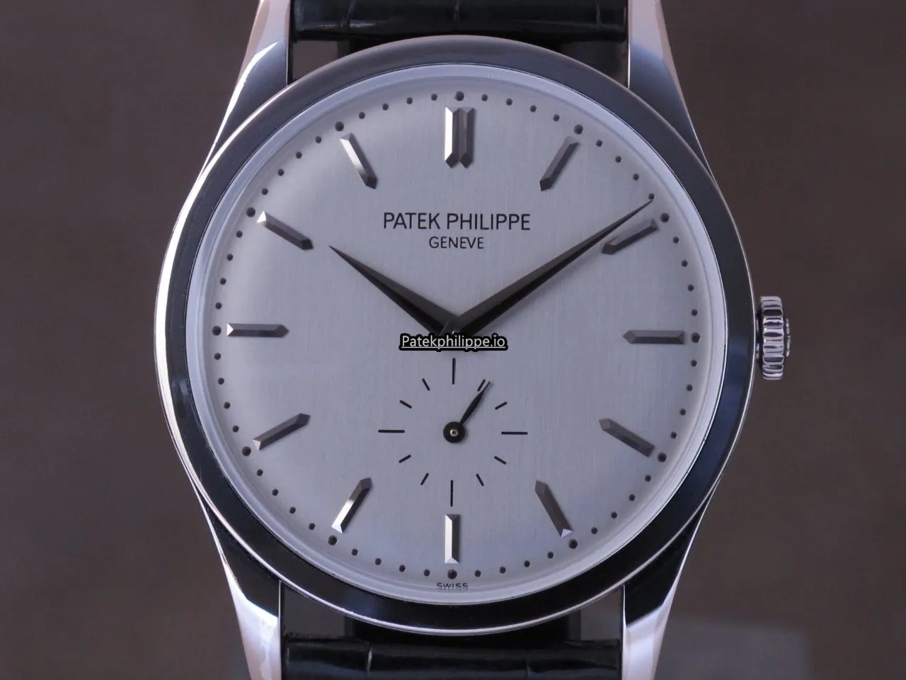 Patek Philippe Calatrava 5196g-001 37MM White Gold Case Manual Winding