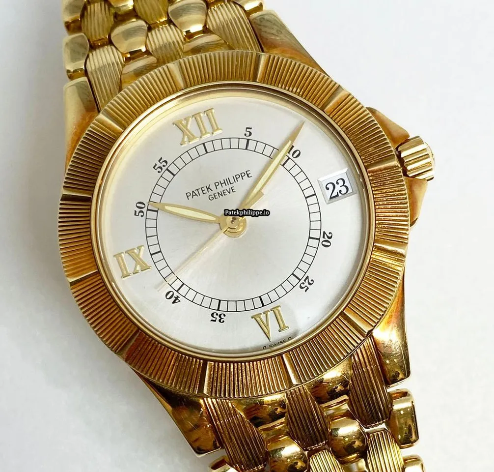 Alternative view of Patek Philippe Neptune 5081/001 Yellow Gold Case
