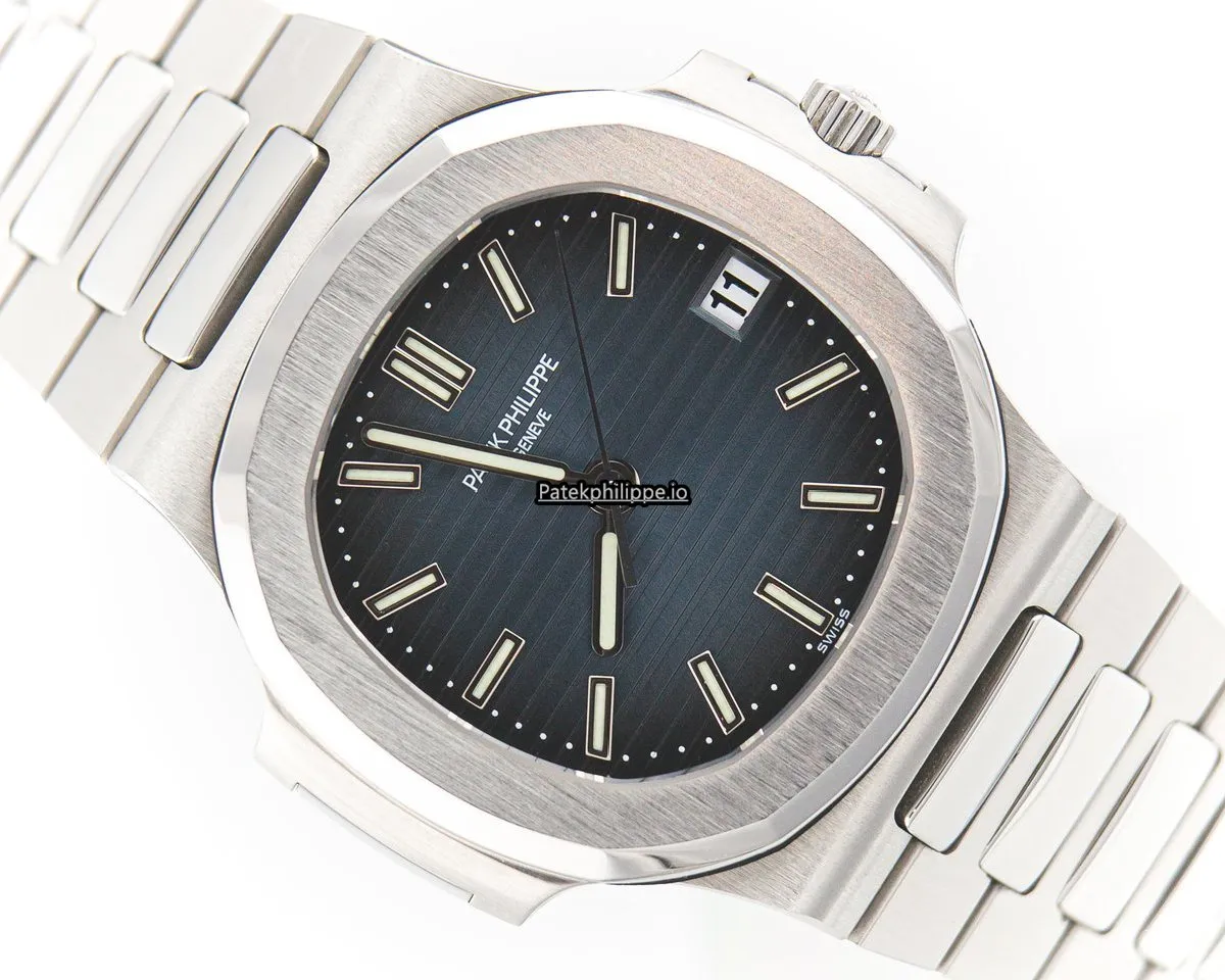 Patek Philippe Nautilus 5800/1a-001 38,4MM Steel Case Automatic