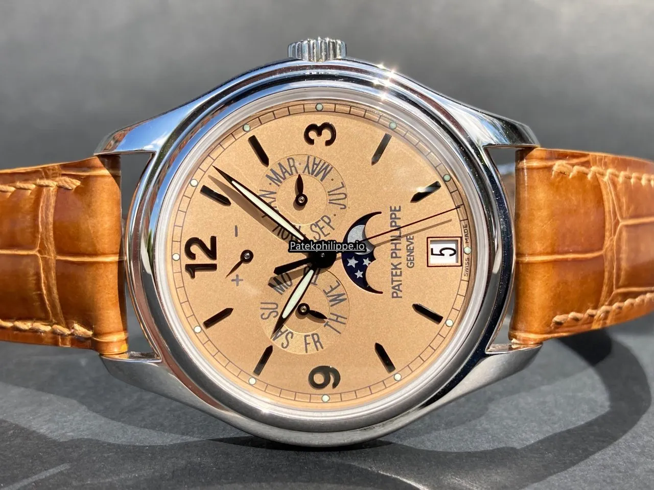 Alternative view of Patek Philippe Platinum Case Automatic