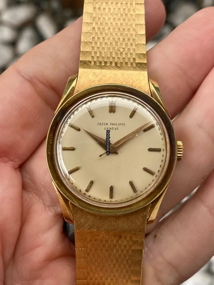 Alternative view of Patek Philippe Calatrava Patek 2586 34,5MM Yellow Gold Case Manual Winding