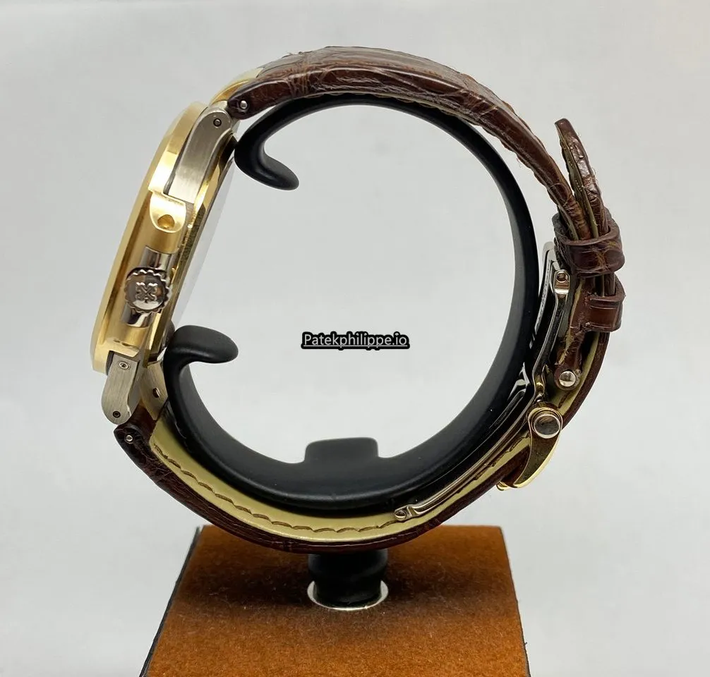 Alternative view of Patek Philippe Nautilus 5712r-001 40x38MM Rose Gold Case Automatic